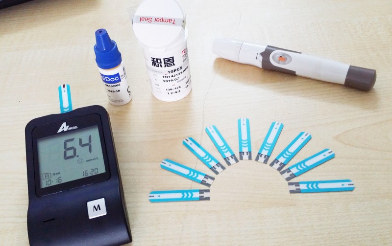 積恩? 血糖儀 血糖試紙（全機臺灣制造）